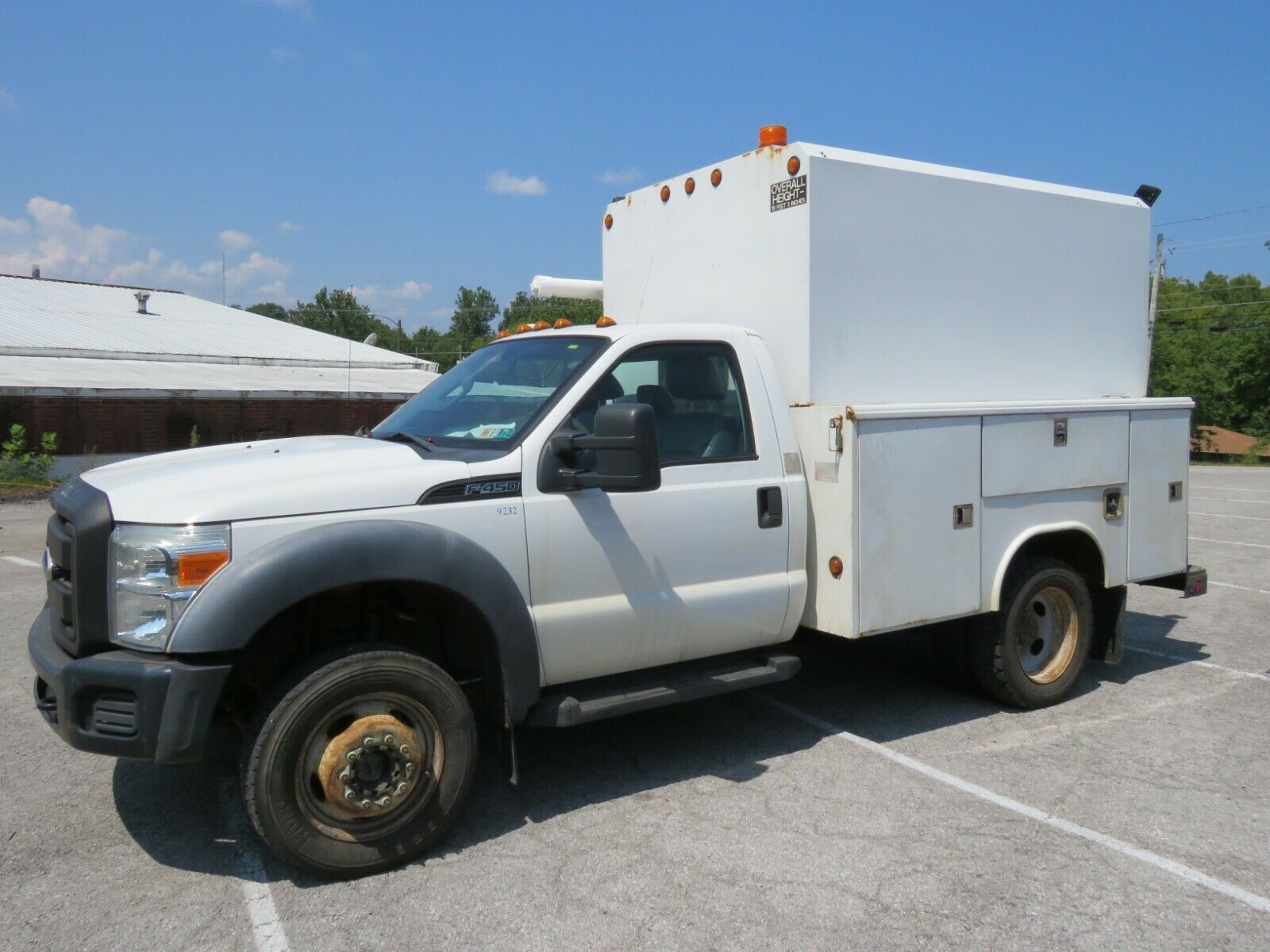 2011 Ford F-450 Single Cab Enclosed Utility Bed 4x4 Dually Reg Cab 4x4 Dually V-10 6.8  Enclosed Utiilty Bed Ready To Work Low Miles 110k